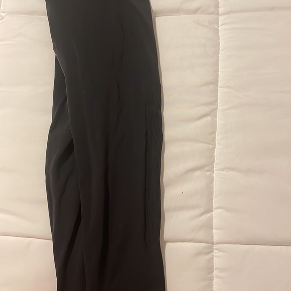 Lululemon capris size 4 - Picture 3 of 3